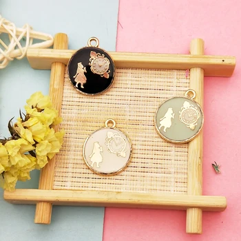10 adet Alice Saat Emaye Takılar Yuvarlak Saat Kızlar Alaşım Kolye Takılar Altın Renk Kolye DIY Takı Küpe Aksesuar YZ672