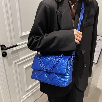 2021 bayanlar askılı çanta tasarımcısı kapitone çanta naylon aşağı pamuklu omuz çantası kış moda eşkenar dörtgen akrilik zincir astar