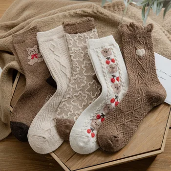 Kahverengi Ayı Kiraz Çorap Kadın Tatlı Japon Moda Pamuk Çorap Kadın Sıcak Uzun Yumuşak Kız Çorap Sonbahar Kış Rahat Sevimli Çorap