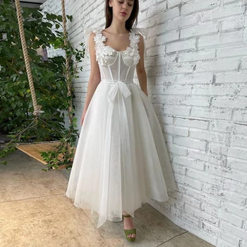Romantik Bir Çizgi düğün elbisesi Aplikler Çiçekler Sevgiliye Ayak Bileği Uzunluğu Plaj gelinlikler Özelleştirmek Tül Kolsuz Elbise