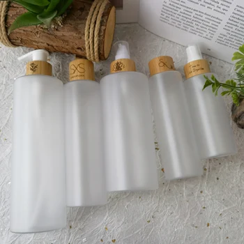 Toptan Özel Logo Kozmetik Kapları Düz Omuz Buzlu Mat Plastik Şişeler Bambu Kapaklı Güzellik Hait Şampuan Araçları